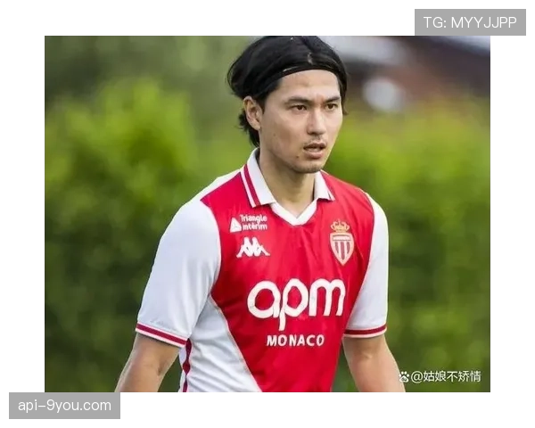 南野拓实左膝前交叉韧带断裂，伤势严重导致赛季报销